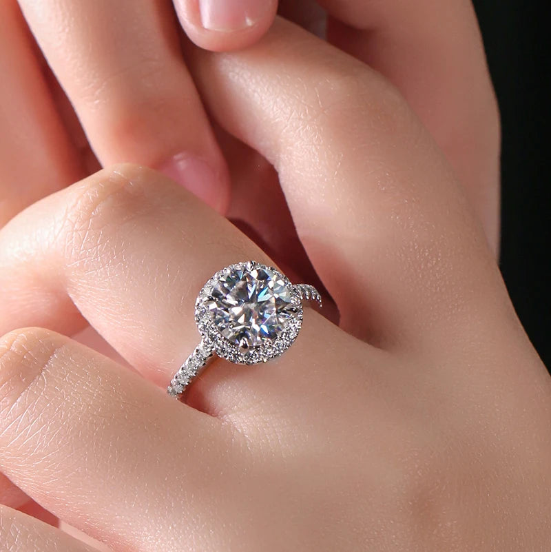 Moissanite Diamond Halo Round Cut Engagement Ring